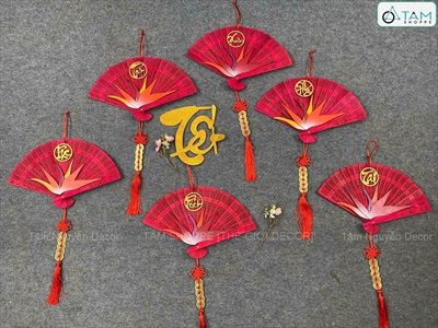 Vòng treo cửa Tết Quạt đỏ hoa Thiên Điểu [Đa dạng chữ - Quạt gỗ] QUAT-08